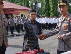 Kapolres Bone Serahkan Alsintan kepada Kelompok Tani Subur Sejahtera