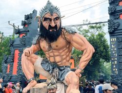 Tampilkan Babad Tanah Dermayu,Blok Panggung Raya Juara 1 Karnaval Ogoh-ogoh Buyut Gading
