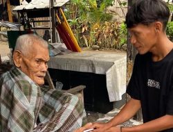 Pemuda Panggung Raya Bagikan Hadiah Juara Ogoh-ogoh kepada Anak Yatim dan Kaum Jompo