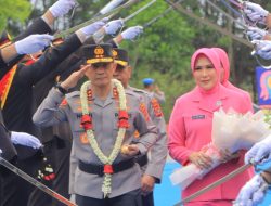 Prosesi Pedang Pora Warnai Penyambutan Irjen Pol Helfi Assegaf