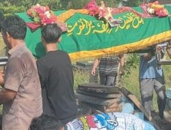 Usai Diketemukan, Dua Jenazah Mahasiswa Polindra Dikebumikan Pihak Keluarga