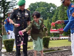 HUT ke-68,Gubernur Akmil Pimpin Ziarah ke TMP Giri Dharmaloyo Cilacap