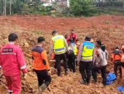 Tanah longsor di desa Cibeunying Cilacap Telan Korban Jiwa