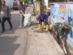 Babinsa 410-01/Panjang Gotong Royong Ciptakan Lingkungan Bersih