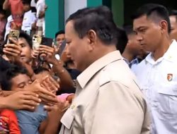 Pengungsi Bencana Banjir di Kabupaten Langkat Ditinjau Presiden Prabowo