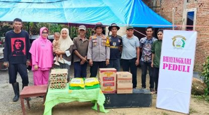 Polsek Sinjai Barat Salurkan Bantuan Program Peduli Kapolres Sinjai untuk Korban Kebakaran