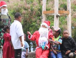 Sambut Nataru,Satgas Yonif 521/DY Salurkan Ratusan Paket Sembako ke Jemaat Gereja di Papua