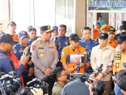 Kapolda Sulsel Dampingi Kunjungan Menhub di Posko SAR Pesawat ATR 42-500 di Pangkep