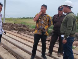 Camat Sukra Komitmen Maksimalkan Tanam Padi Musim Rendeng,Agar Hasil Optimal