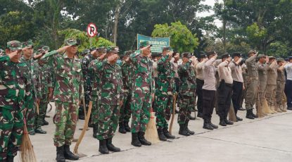 Karya Bakti Bersihkan Terminal 16 Mulyojati,Korem 043/Gatam Gelorakan Semangat Zero Waste