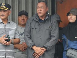 Jalan Caringin Rusak Parah, Tri Adhianto Tindak Kendaraan Besar