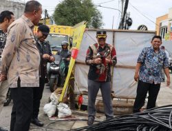 Terima Aduan Warga, Adhianto Tinjau Langsung Galian Fiber Optic di Pondok Gede