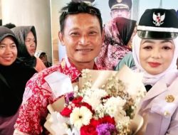 Hj Yunani Kembali Jabat Kades Sliyeg Lor Indramayu, Ketua RW 01 Kasih Buket