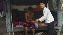 Pemuda Panggung Raya Mekargading Ramaikan Ramadan dengan Santunan dan Takjil