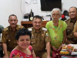 Harris Bobihoe Tinjau Warga Penerima Manfaat Bansos di Wilayah Mustikajaya