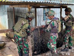 Satgas Yonif 521/DY Bangun Kamar Mandi Layak bagi Warga Kampung Bolakme