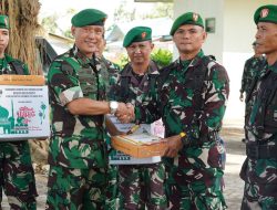 Danrem 043/Gatam Bagikan Bingkisan Lebaran kepada Prajurit dan PNS