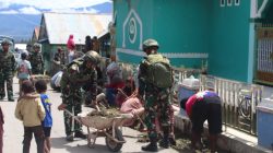 Bersama Masyarakat, Satgas Yonif 521/DY Karya Bakti di Masjid Al Aqsa Sambut Idul Fitri 1447 H di Distrik Walesi