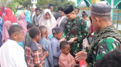 Satgas Yonif 521/DY Bersama Masyarakat Muslim di Wilayah Papua Solat Idul Fitri