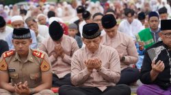 Sambut Hari Kemenangan,Keluarga Besar Korem 043/Gatam dan Masyarakat Tunaikan Solat Idul Fitri