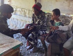 Satgas Yonif 521/DY Layani Warga Berobat Gratis di Pos Bolakme