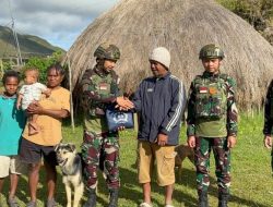 Satgas Yonif 521/DY Kunjungi Rumah Kepala Kampung Distrik Napua, Pererat Silaturahmi