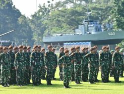 Dirbinjianbang Akmil Pimpin Upacara Bendera Minggu kedua di Lapangan Sapta Marga