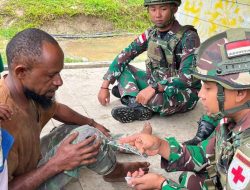 Satgas Yonif 521/DY Beri Pelayanan Kesehatan Gratis ke Masyarakat Distrik Kelila