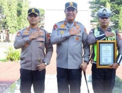 Kapolda Sulsel Beri Penghargaan kepada Personel Berprestasi