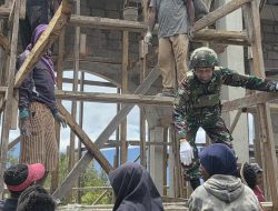 Satgas Yonif 521/DY dan Warga Lakukan Pengecoran Tahap II Masjid H Aippon Asso