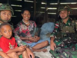 Satgas Yonif 521/DY Berikan Pelayanan Kesehatan di Distrik Kelila