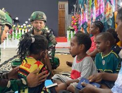 Satgas Yonif 521/DY Berbagi Alkitab di Gereja GBI Shekinah