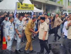 Wali Kota Bekasi Sambut Presiden RI Jenguk Korban Kecelakaan KA Bekasi Timur di RSUD