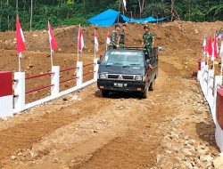 Sinergi TNI dan Rakyat Pacu Pembangunan Jembatan Aramco di Desa Bair