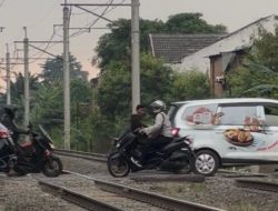 Tinjau Perlintasan Ampera-Bulakapal, Tri Adhianto Tegaskan Penjaga Harus Petugas Resmi