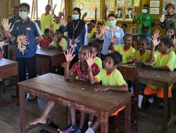 Satgas Yonif 521/DY Bersama Puskesmas Periksa Malaria dan Pengobatan bagi Pelajar di Distrik Airu
