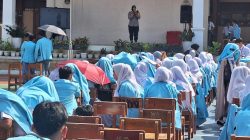 Momen Kelulusan di SMAN 1 Megamendung,AKP Desi Triana Bekali Alumni