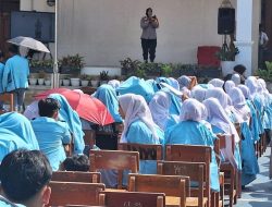 Momen Kelulusan di SMAN 1 Megamendung,AKP Desi Triana Bekali Alumni