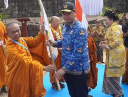 16 Bhikkhu Jalan Kaki Menuju Candi Sewu Prambanan Klaten
