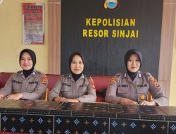 Saat Personel Polki Solat Jumat,Polwan Polres Sinjai Jaga Mako