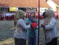 Upacara Peringati Hardiknas di UPTD SDN 2 Mekargading Berlangsung Khidmat