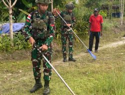 Satgas Yonif 521/DY Bersama Warga Kampung Walkep Gotong Royong Karya Bakti