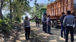 Sebabkan Kerusakan Jalan di Kali Cinta, Satlantas Polres Lampung Utara dan Dishub Tegur Kendaraan