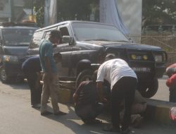 Mobil Isuzu Panther Hantam Trotoar di Babelan, Diduga Sopir Mengantuk