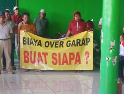 Warga Tugu Jaya Gelar Aksi Protes, Tuntut Transparansi Biaya Over Garap