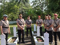 Rangkaian HUT Bhayangkara ke-80,Kapolres Sinjai Pimpin Ziarah Rombongan di TMP