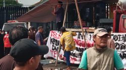 Upamas Kampung Tegal Murni Gelar Aksi di Dua Gerbang PT Pemi, Aktivitas Perusahaan Terganggu