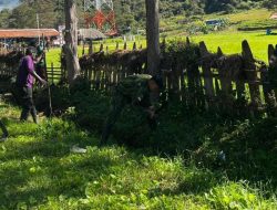 Bersama Masyarakat Distrik Bolakme, Satgas Pamtas RI-PNG Kewilayahan Yonif 645/GTY Bersihkan Lingkungan