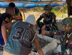 Satgas Yonif 645/GTY Pos Bantu Warga Kurima Bangun Klasis