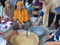 Bazma RU VI Balongan Edukasi Pembuatan Tempe kepada Mantan TKW